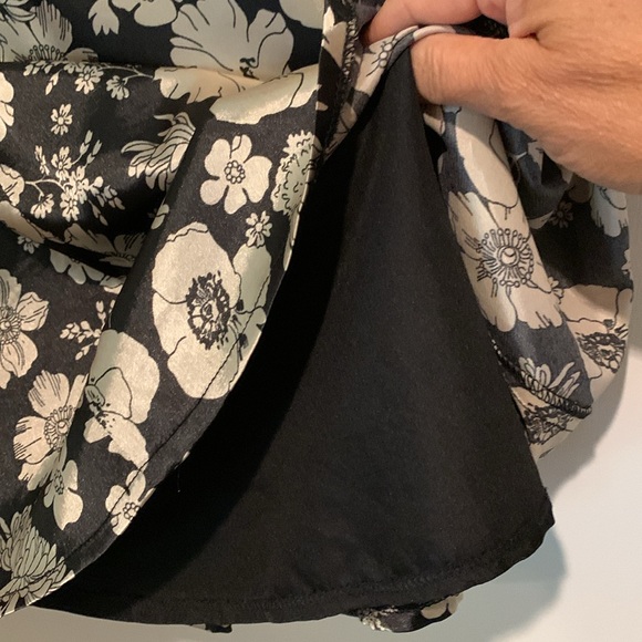 Linea Domani Limited Collection floral blk/gray satin midi skirt. Size 6. EUC. - Picture 6 of 9